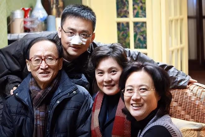 演藝界大咖喝酒聚會!王璐瑤發福嚴重肚大如籮,狂飆黃老氣勢足