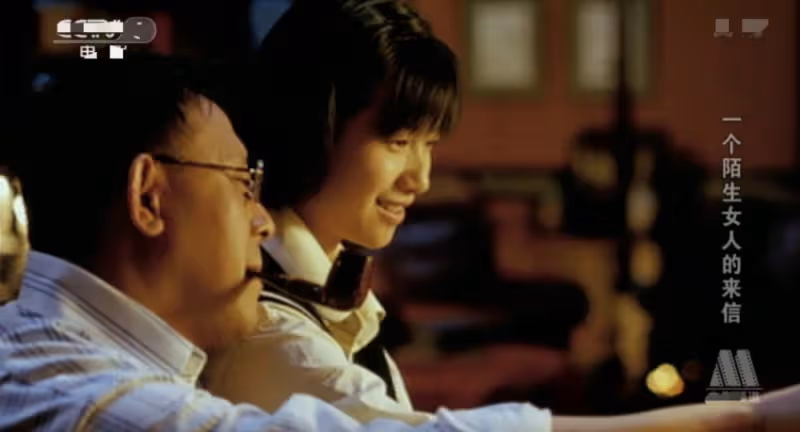 徐靜蕾美國近況曝光！穿超短裙打高爾夫身材好，黃立行也罕見發聲