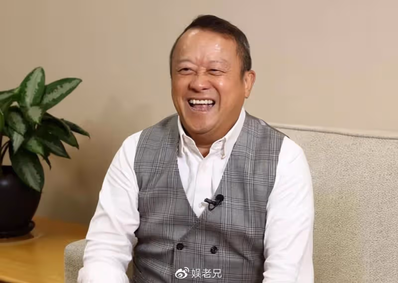 風流一輩子的曾志偉,70歲生日香艷無比,與在場美女挨個親吻!