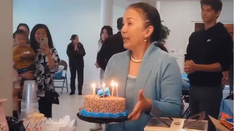 63歲呂麗萍美國慶生，三婚丈夫全程陪伴，兩人全都愛美國！