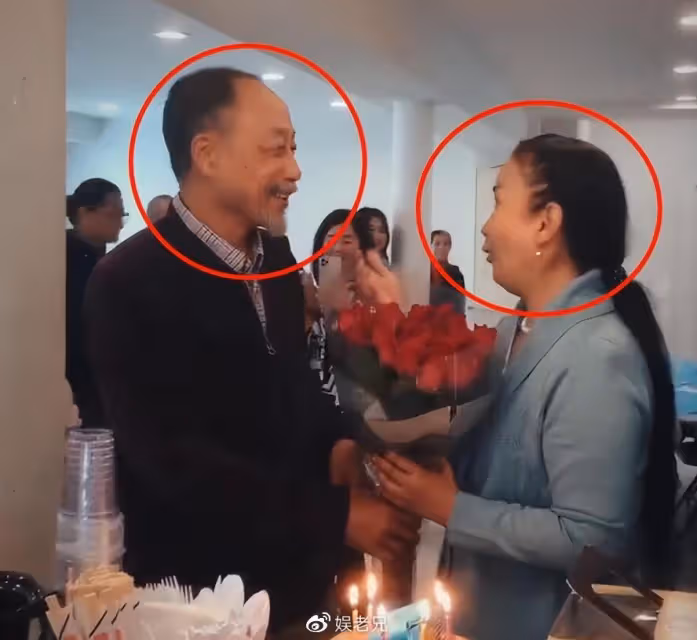 63歲呂麗萍美國慶生，三婚丈夫全程陪伴，兩人全都愛美國！