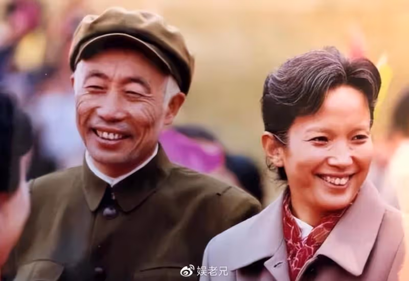 63歲呂麗萍美國慶生,三婚丈夫全程陪伴,兩人全都愛美國!