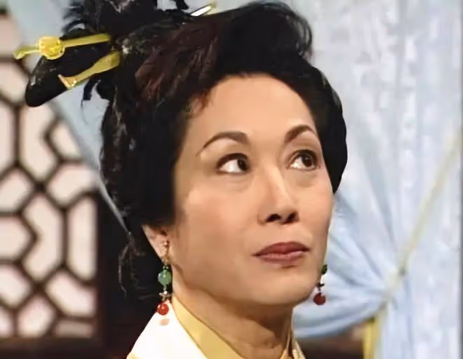 80歲知名港星罕露面精神好!紅極一時卻耍大牌,被諷刺後學會謙虛
