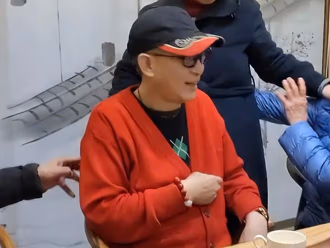 64歲六小齡童章金萊現身《猴王館》，出席活動再次引發大家熱議