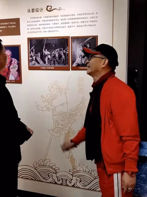 64歲六小齡童章金萊現身《猴王館》，出席活動再次引發大家熱議