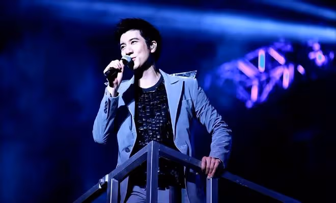 王力宏前妻高調露面,打扮精緻豪放喝酒過37歲生日,女星到場祝賀
