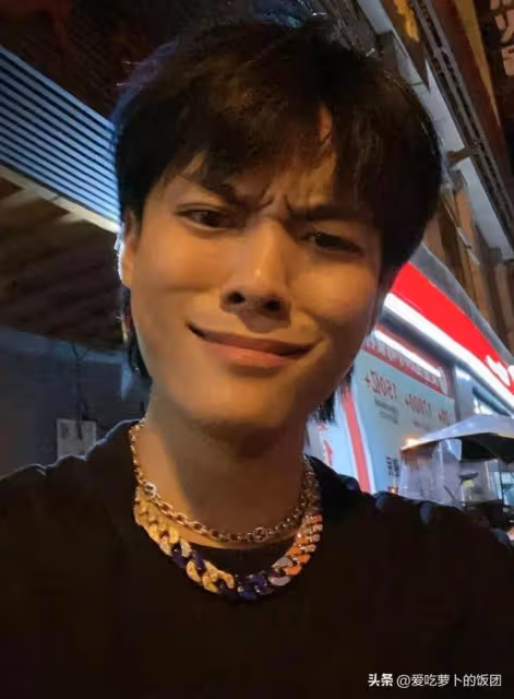 為什麼東方甄選的人越來越少,而小楊哥卻一直長虹