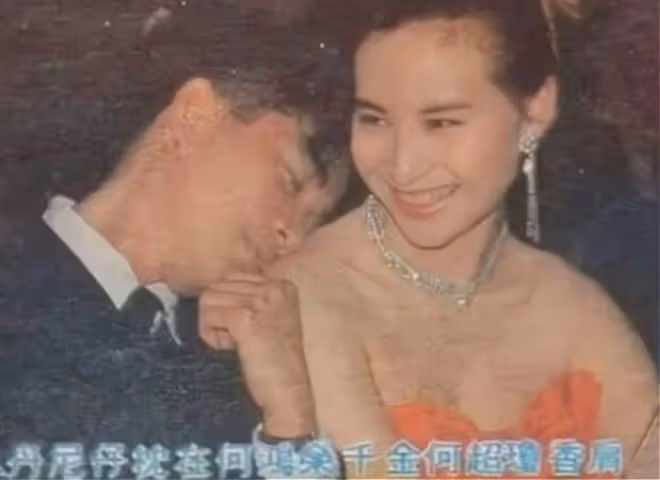 何超瓊何超蓮同框親吻!差29歲似母女,都曾愛上男星結局大不同