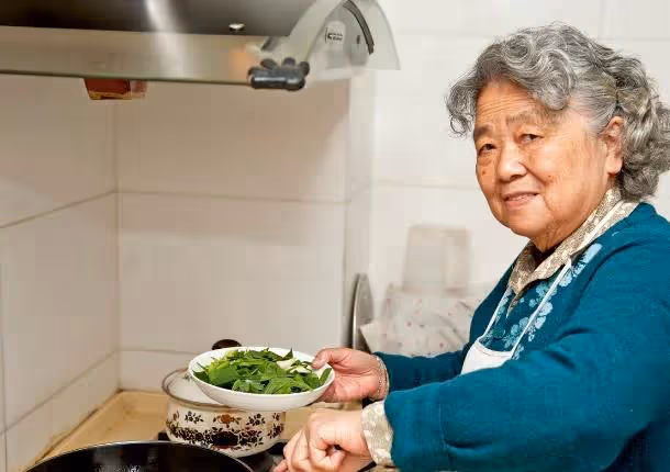 56歲婆婆幫兒媳帶孫子,每月倒貼3000,兒媳卻說這錢她該出