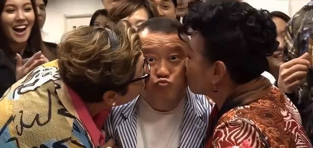 TVB「御用惡母」近況曝光!現身慈善晚宴與眾星合照,80歲狀態佳