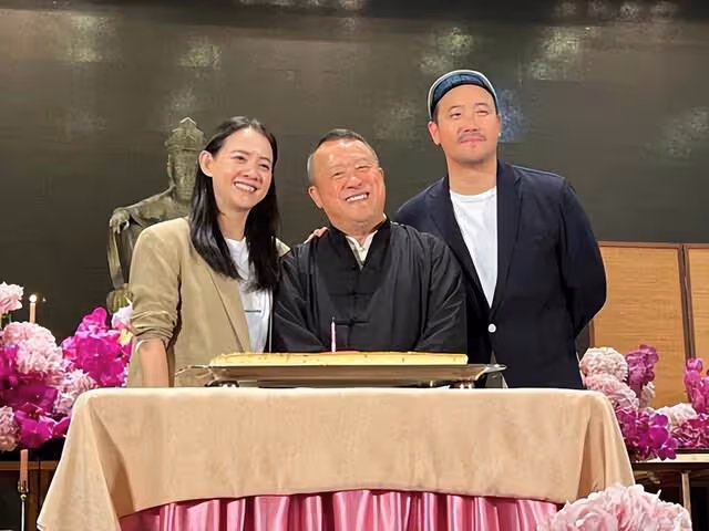 TVB「御用惡母」近況曝光!現身慈善晚宴與眾星合照,80歲狀態佳
