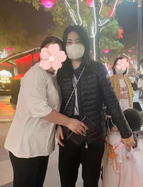霍家300億家產爭奪戰升級!郭晶晶霍啟剛懶理風波,帶仨娃內地玩