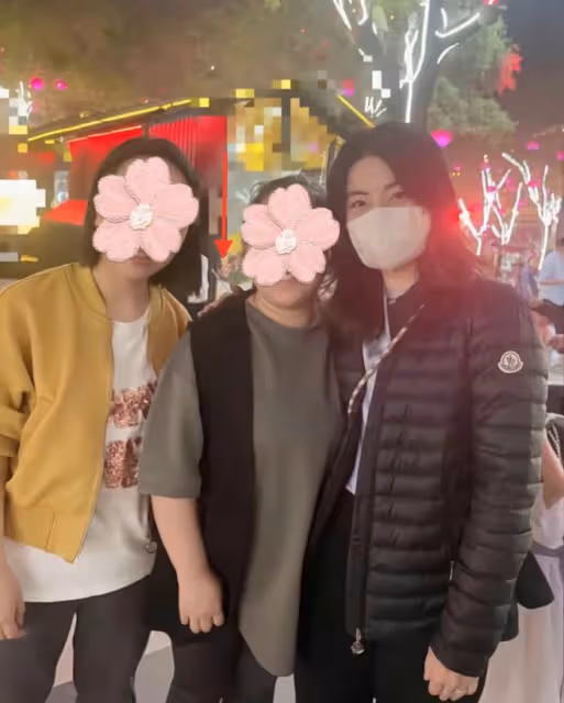 霍家300億家產爭奪戰升級!郭晶晶霍啟剛懶理風波,帶仨娃內地玩