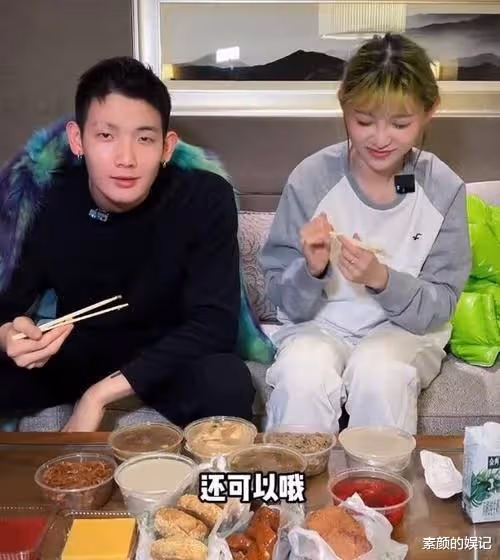痞幼近照忘P圖,暴露真實顏值慘不忍睹,個子好矮臉好顯老