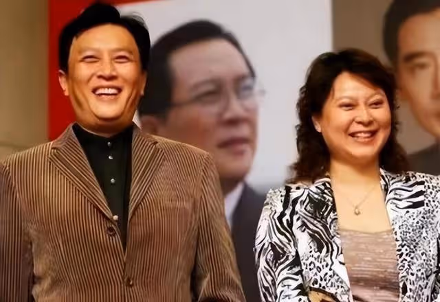 婚內偷吃瘋狂撈金,昔日德藝雙馨,如今醜聞不斷!老戲骨的墮落史