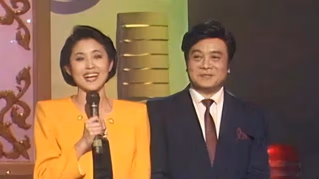 婚內偷吃瘋狂撈金,昔日德藝雙馨,如今醜聞不斷!老戲骨的墮落史