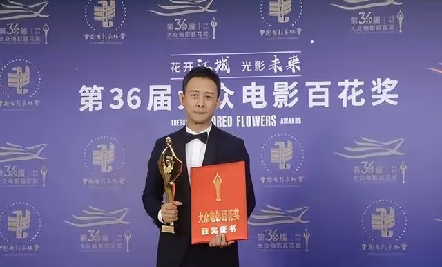 婚內偷吃瘋狂撈金,昔日德藝雙馨,如今醜聞不斷!老戲骨的墮落史