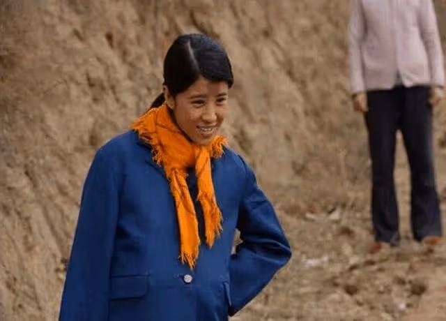 姐姐被水淹死，奶奶因此瘋掉，父親臨終前才說姐姐真實死因