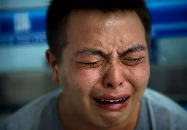 姐姐被水淹死,奶奶因此瘋掉,父親臨終前才說姐姐真實死因