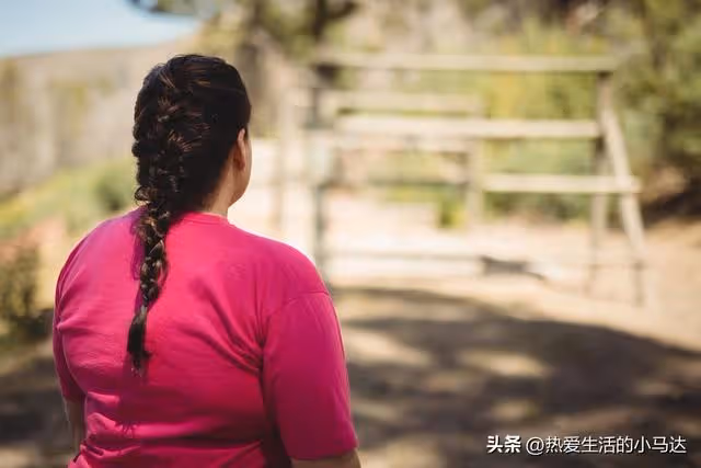 當退休金過萬的父母,賣房回老家養老後,我就從此沒了娘家和父母