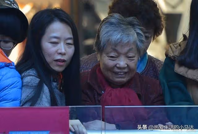 一位女兒的哭訴:照顧癱瘓母親6年,母親卻把兩套房子給了弟弟