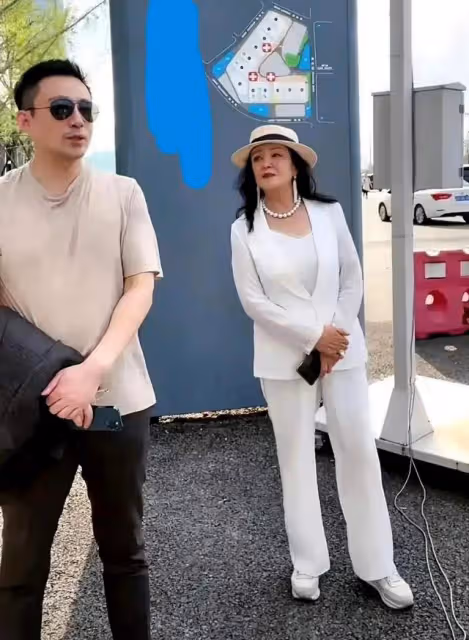 張蘭與離職員工矛盾升級!孟賀直播繼續爆黑料,復仇者聯盟來了