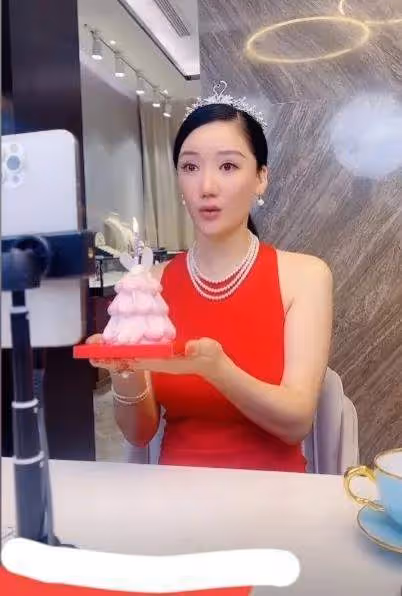 張蘭與離職員工矛盾升級！孟賀直播繼續爆黑料，復仇者聯盟來了