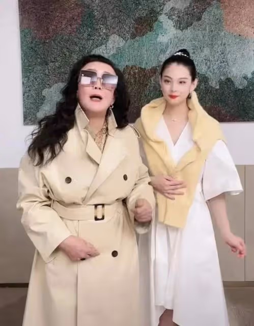 張蘭與離職員工矛盾升級！孟賀直播繼續爆黑料，復仇者聯盟來了