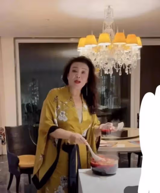 張蘭與離職員工矛盾升級！孟賀直播繼續爆黑料，復仇者聯盟來了