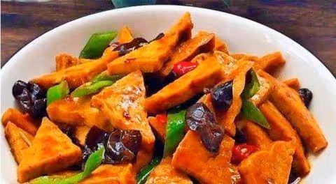 備好幾道精美菜肴，為家人烹飪一頓大餐，是一件很幸福的事