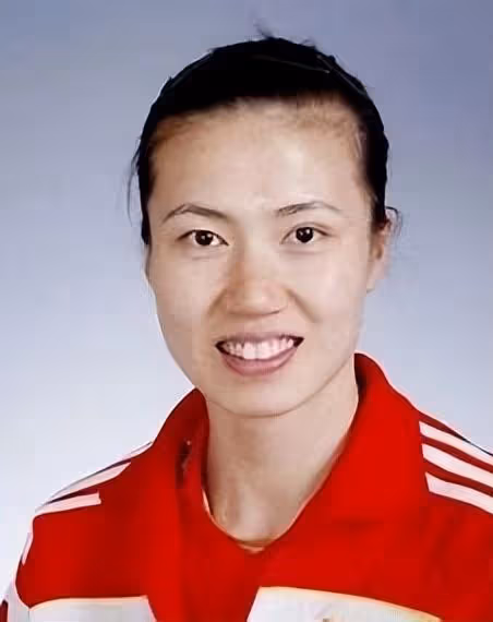 前女排隊長周蘇紅：照顧癱瘓丈夫5年，離婚後改嫁大8歲富商