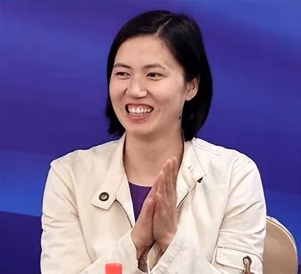 前女排隊長周蘇紅：照顧癱瘓丈夫5年，離婚後改嫁大8歲富商