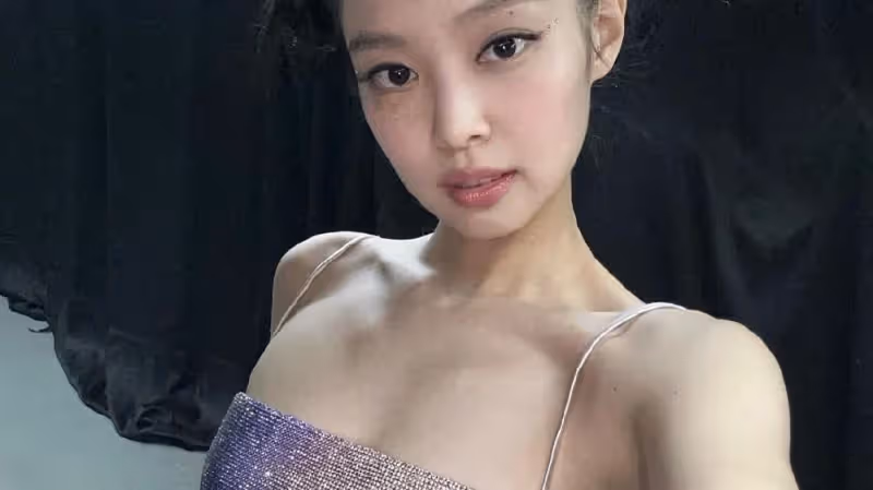 Jennie秀出好身材，優美背部曲線吸睛，網友：不懼懟臉拍的顏值！