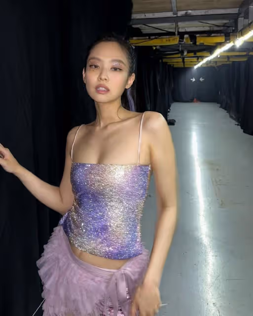 Jennie秀出好身材，優美背部曲線吸睛，網友：不懼懟臉拍的顏值！