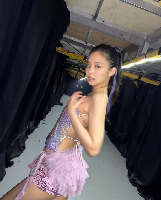 Jennie秀出好身材，優美背部曲線吸睛，網友：不懼懟臉拍的顏值！