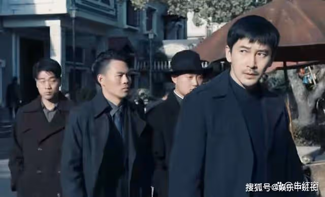 《無間》看到閃官扔下一張照片，才知花向雨的結局讓人淚目