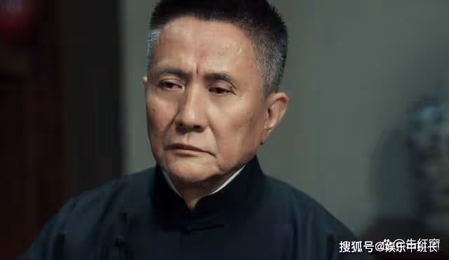 《無間》看到閃官扔下一張照片，才知花向雨的結局讓人淚目