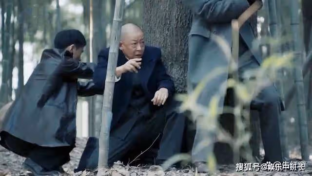 《無間》看到閃官扔下一張照片，才知花向雨的結局讓人淚目