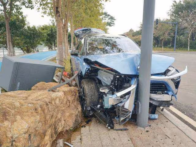 小姑子車禍去世,婆婆帶外甥女在我家吃住十年,如今婆婆給我百萬