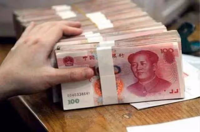 兄弟母親病重找我借錢,妻子借10萬,如今兄弟送豪宅,妻子拒絕了