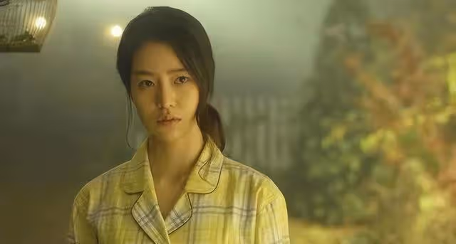 9年前,她一脫成名,處女作被稱為「純欲教科書」