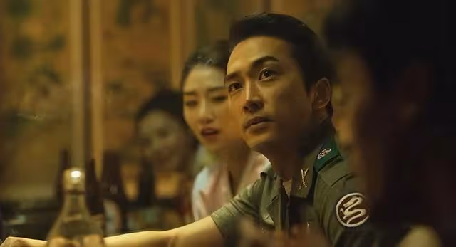 9年前,她一脫成名,處女作被稱為「純欲教科書」