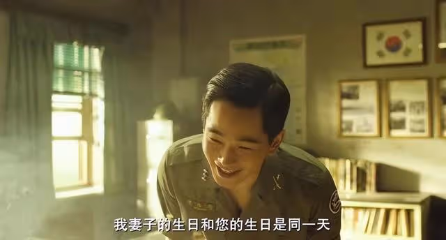 9年前,她一脫成名,處女作被稱為「純欲教科書」