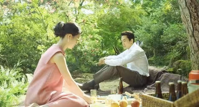 9年前，她一脫成名，處女作被稱為「純欲教科書」