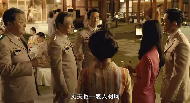 9年前，她一脫成名，處女作被稱為「純欲教科書」