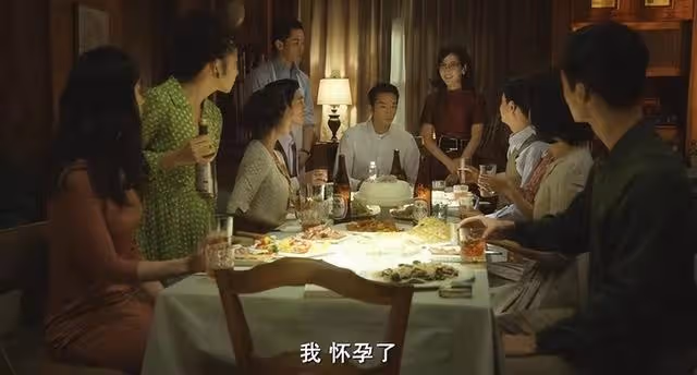 9年前,她一脫成名,處女作被稱為「純欲教科書」