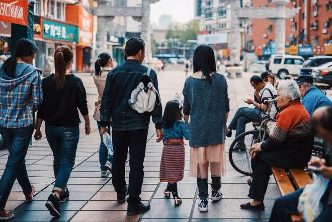 我剛買婚房,女友母親病重住院,我賣房給她治病,如今我得一別墅