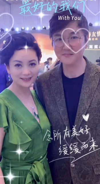 59歲朱軍攜妻子參加公益,發福明顯眼袋超重,憔悴蒼老模樣大變