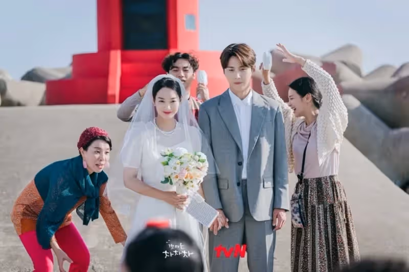 Netflix打溫馨牌!《離婚律師申晟瀚》溫暖人心,《海岸村恰恰恰》很療愈, 《我們的藍調時光》眼淚都哭完了!