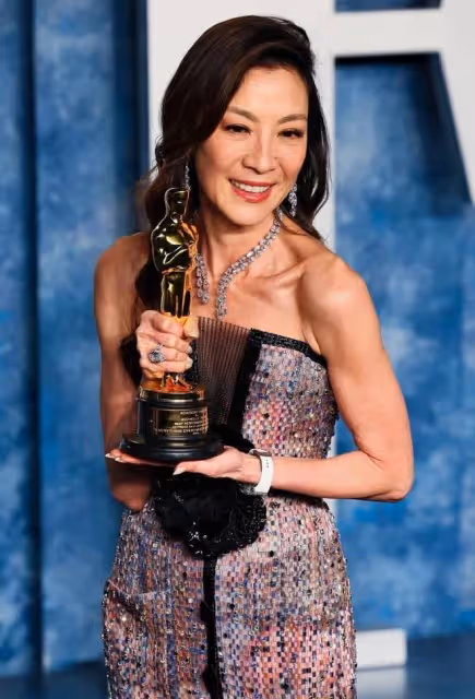 楊紫瓊帶小金人回港,吳君如甄子丹齊聚慶祝,67歲周潤發模樣大變